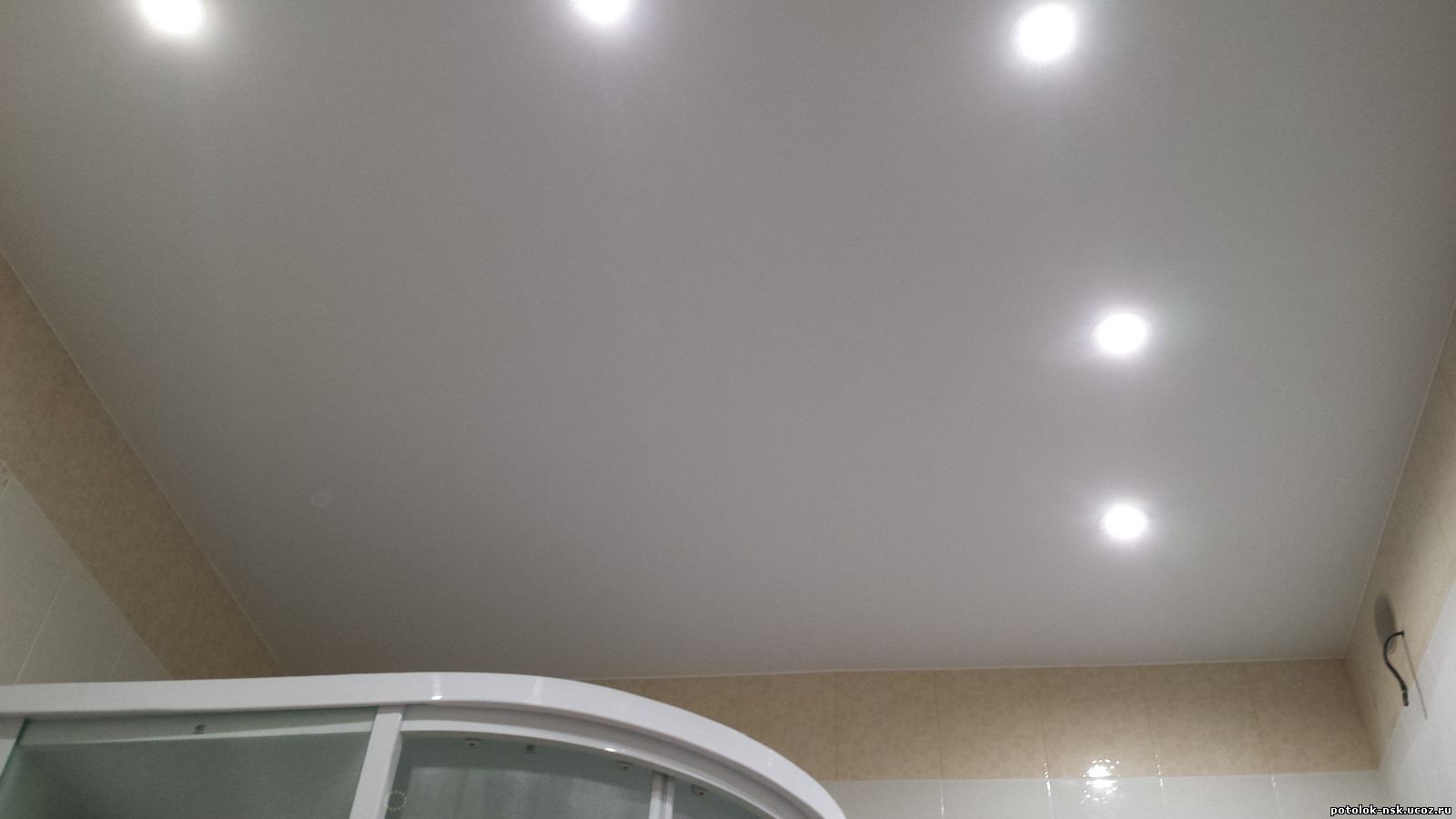 Натяжной потолок цвет белый сатин